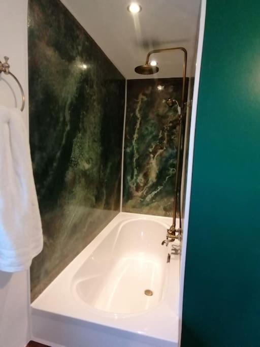 Voll Ausgestattete Wohnung Mit Moselblick アルフ エクステリア 写真