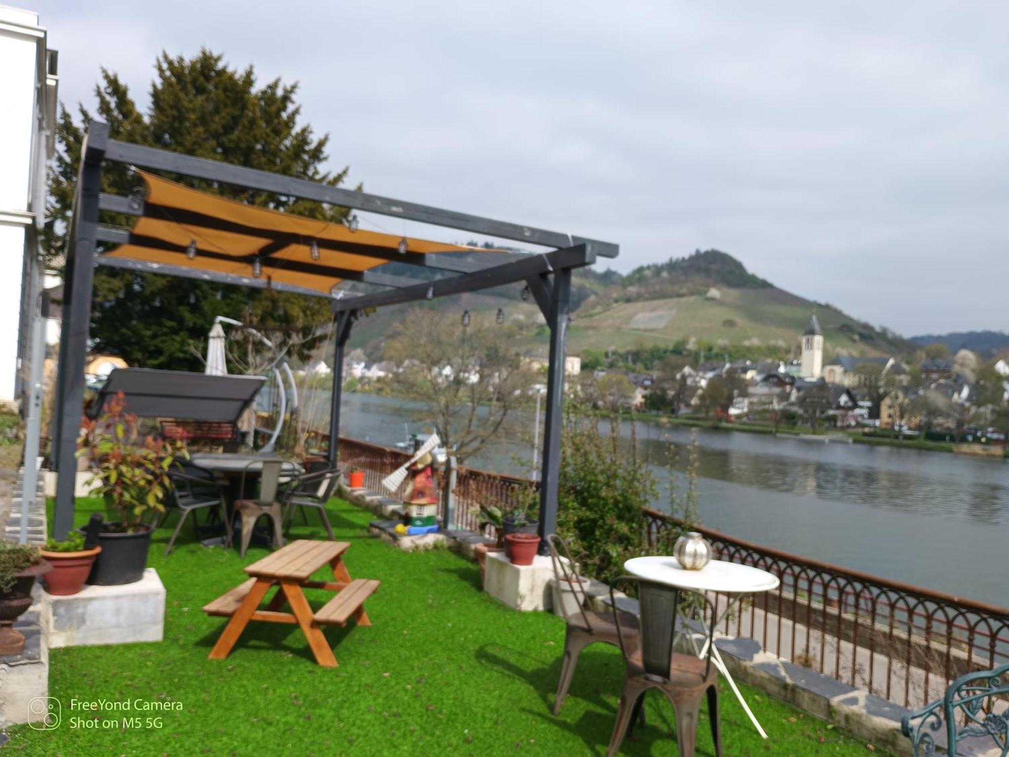 Voll Ausgestattete Wohnung Mit Moselblick アルフ エクステリア 写真